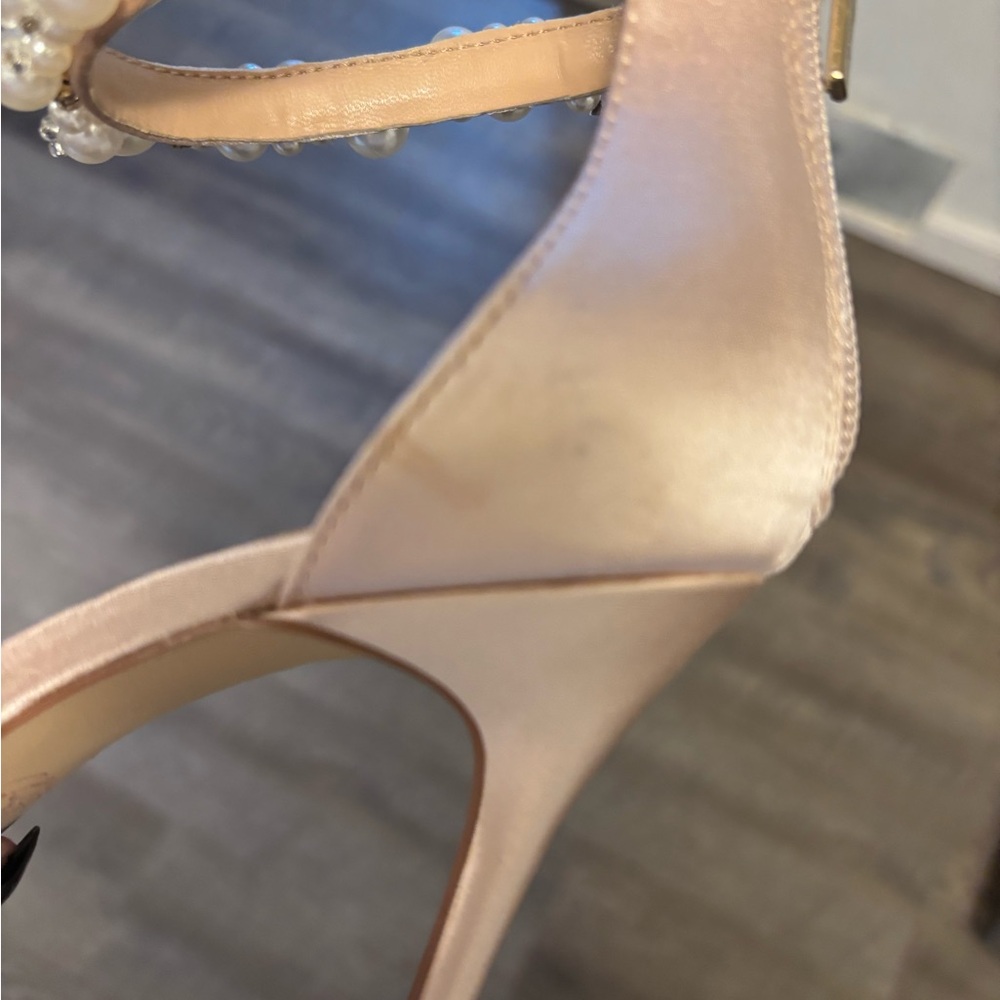 Elegant Badgley Mischka Pearl-Embellished Ivory Heels - Picture 6 of 7